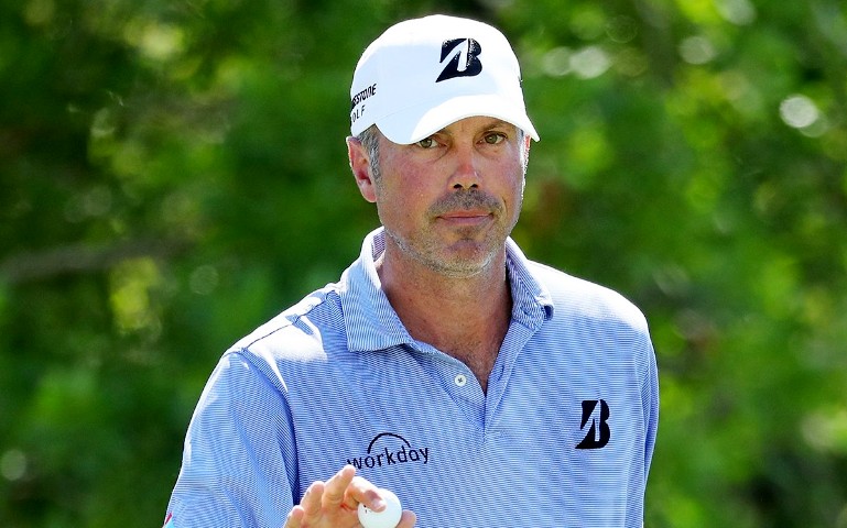 Matt Kuchar edging closer to first win in four years with 4-shot lead.