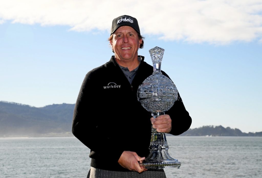 Phil Mickelson wins 44th title