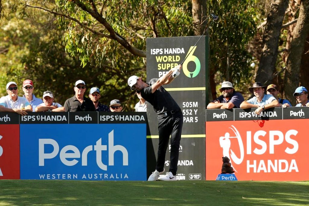 R2 Fox and Pieters make their move at Lake Karrinyup, © Getty Images