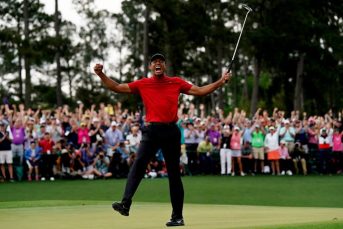 Tiger Woods celebrates winning his 15th major title