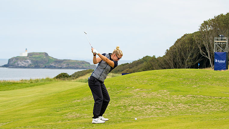 Ladies Scottish Open R1 - Nicole Larsen leads the way as fog disrupts play