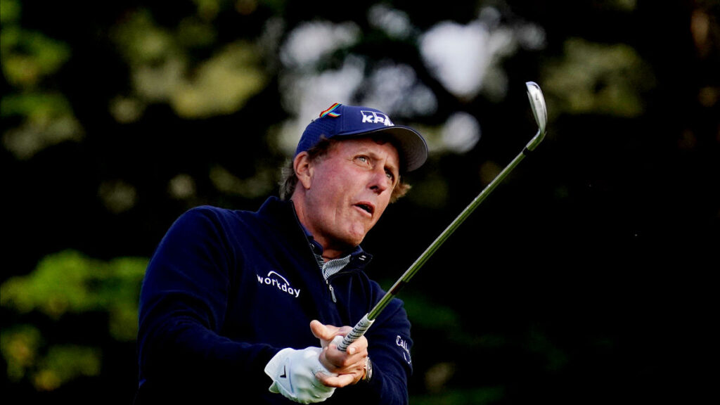 Wells Fargo Championship 2021 R1 - Phil Mickelson takes 2-shot lead in North Carolina