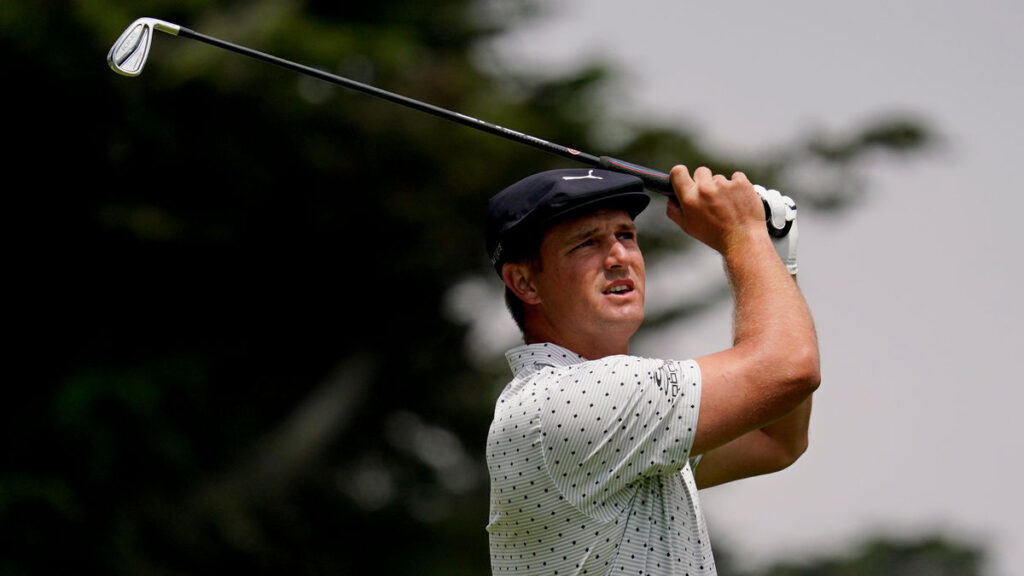 BMW Championship 2021 R2 - DeChambeau takes lead with career-best round