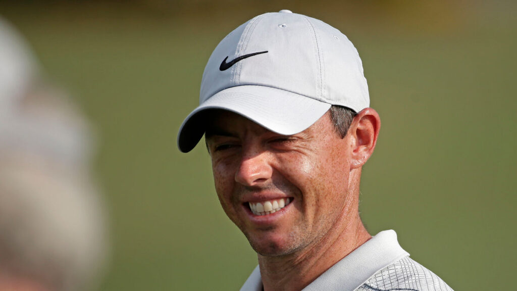 Tour Championship Dubai 2021 R1 - Rory McIlroy takes early lead in Dubai