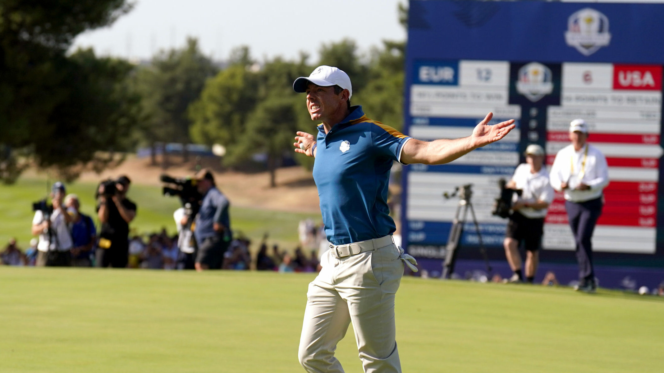 Rory McIlroy celebrates after holing his putt on the 15th hole