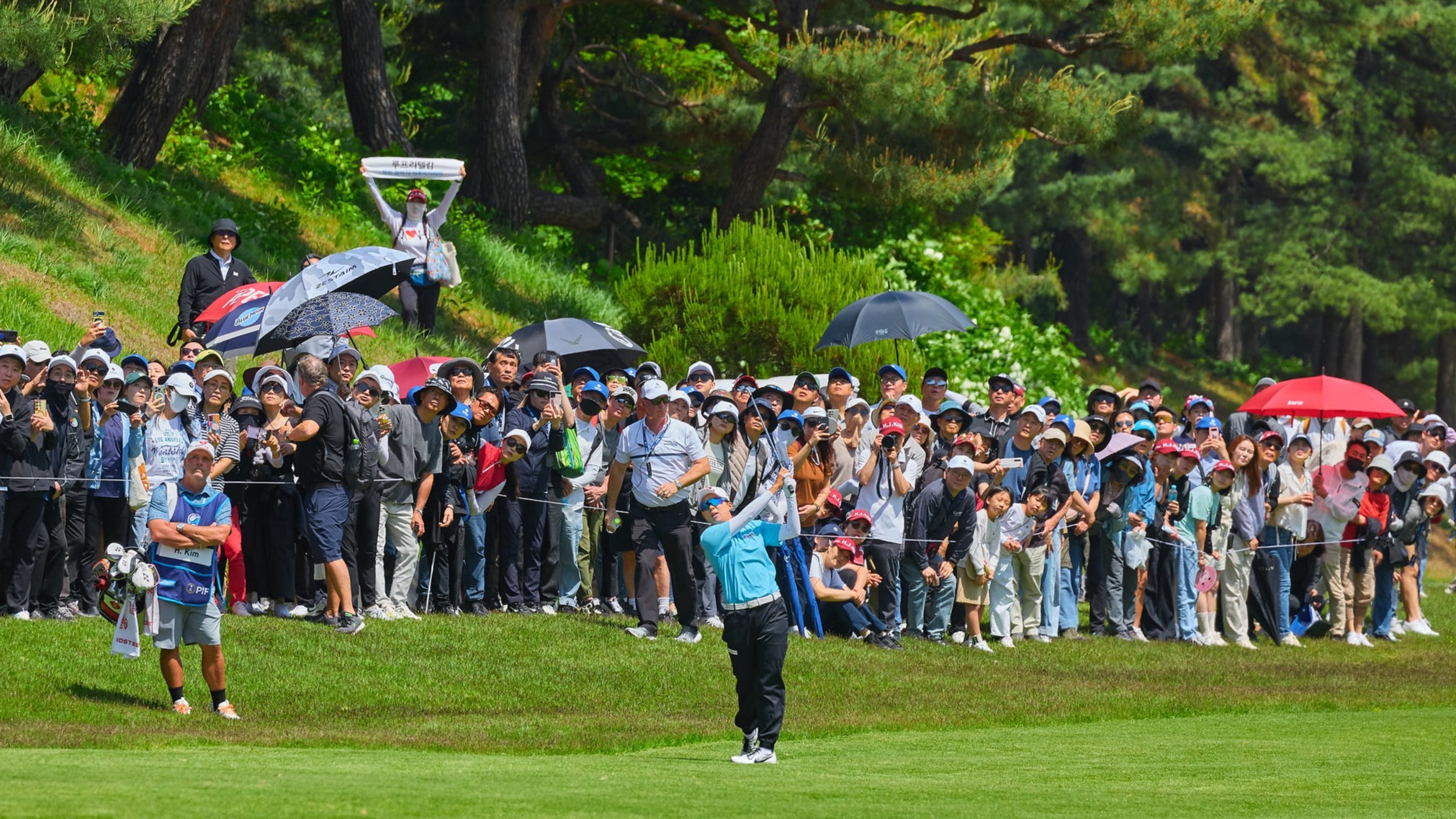 Hyo-Joo Kim playing her approach into the green in front of her fans