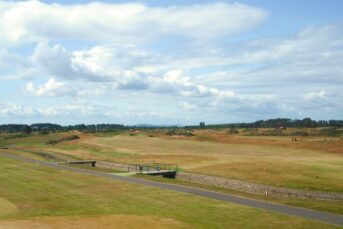 Carnoustie 1st Fairway - High stakes and challenges: Betting on the most difficult golf courses around the world