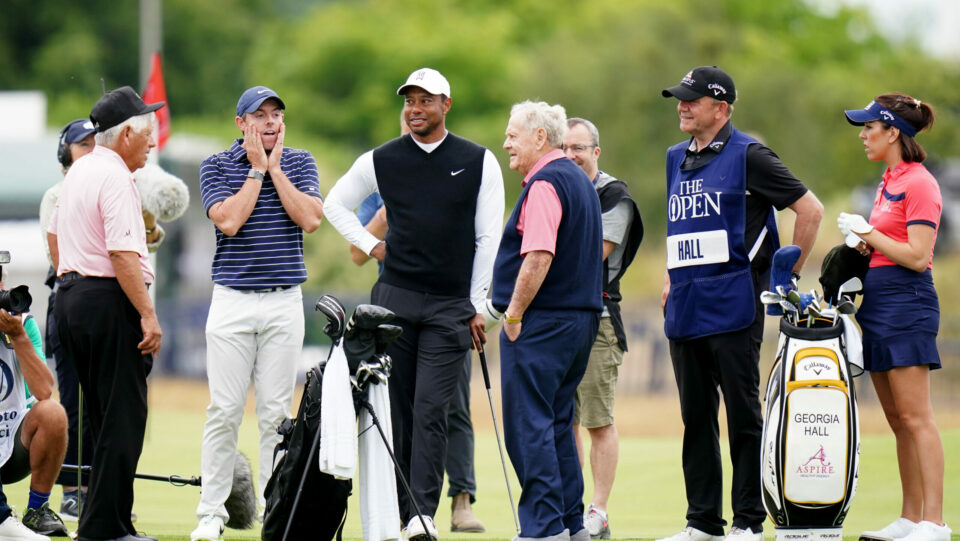 Rory McIlroy (left) and Tiger Woods during practice for the Open 2022